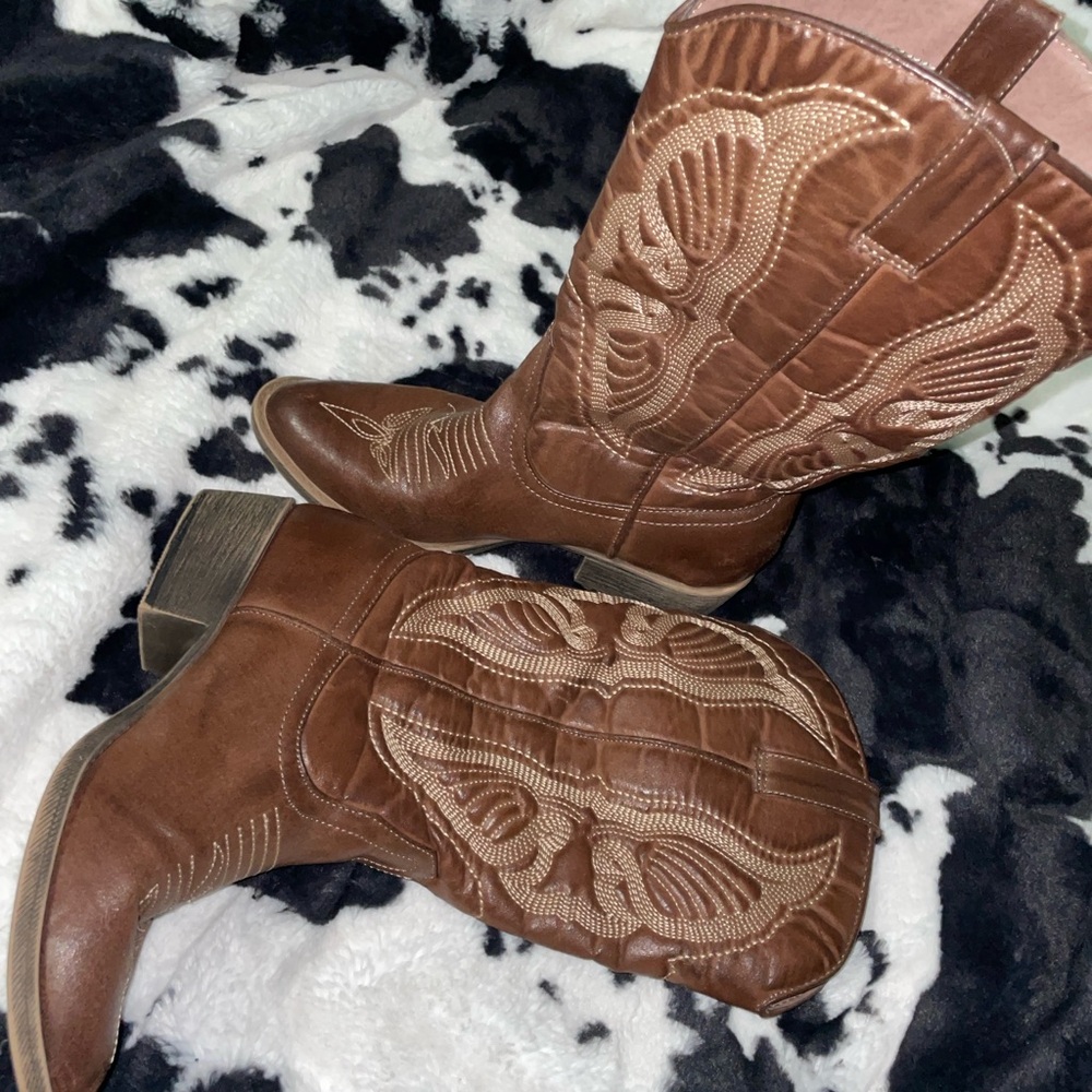 Tan Heeled Boots with Western Stitching